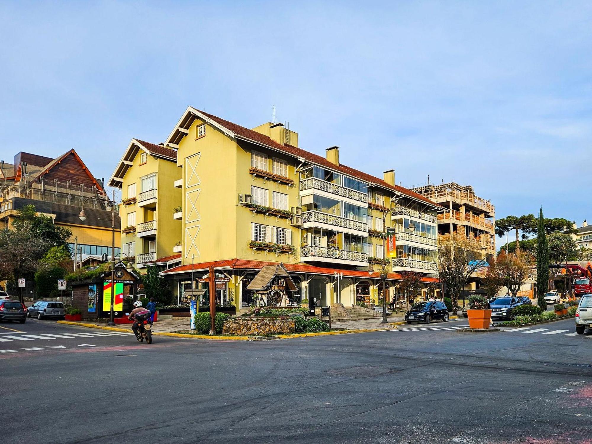 Apartment Ap 2 Quartos E Varanda Na Borges Proximo R Coberta